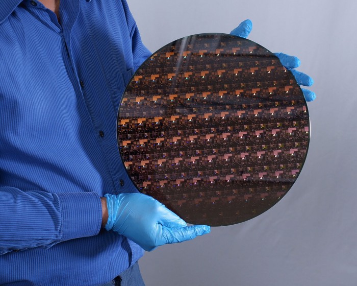 2nm晶圆制造 - 150平方毫米也就是指甲盖大小面积内，就能容纳500亿颗晶体管