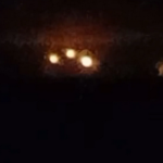 英电视名人拍到UFO：金色光球在空中盘旋
